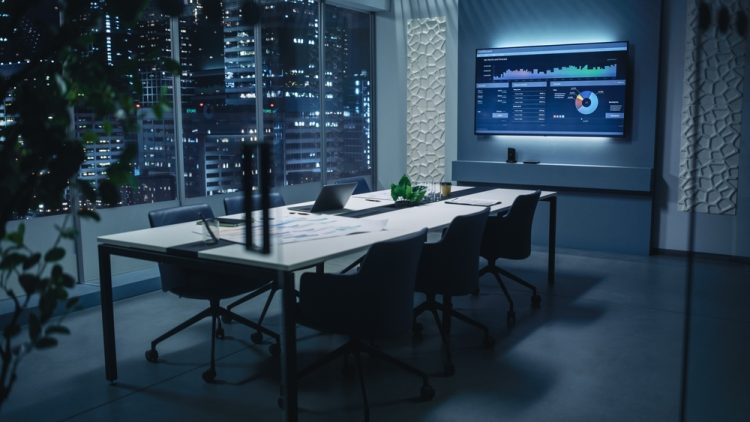 Modern,Empty,Meeting,Room,With,Big,Conference,Table,With,Various