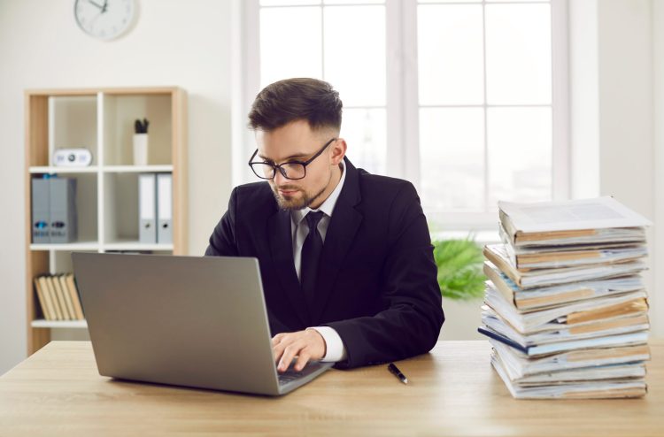 Busy,Bookkeeper,Does,Not,Like,Dealing,With,Piles,Of,Paper