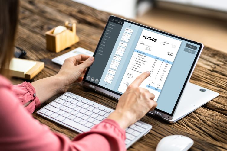 Online,Digital,E,Invoice,Statement,On,Laptop