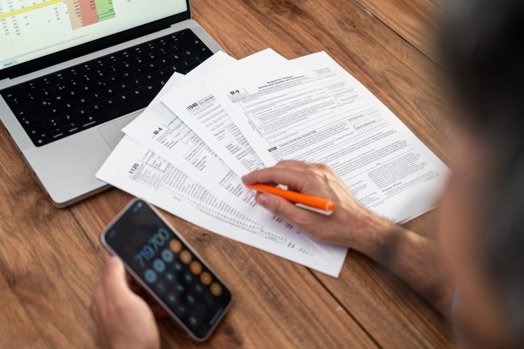 Male,Company,Accountant,Engages,In,Filling,Tax,Forms,Correctly,Using